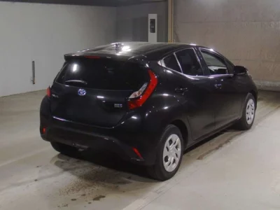 Toyota AQUA  с аукциона в Японии