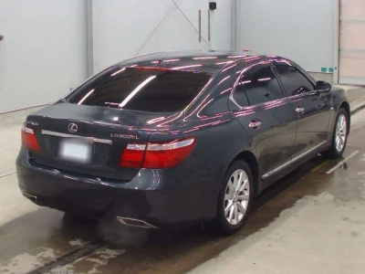 Lexus LS  с аукциона в Японии