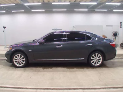 Lexus LS  с аукциона в Японии