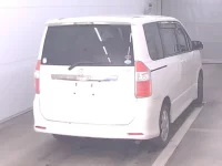 Toyota NOAH лот № 4011 оценка R  с аукциона в Японии 3