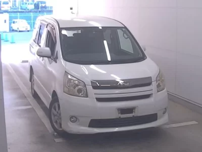 Toyota NOAH  с аукциона в Японии