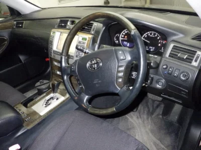 Toyota CROWN  с аукциона в Японии