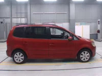 Volkswagen GOLF TOURAN лот № 30127 оценка 3.5  с аукциона в Японии 2