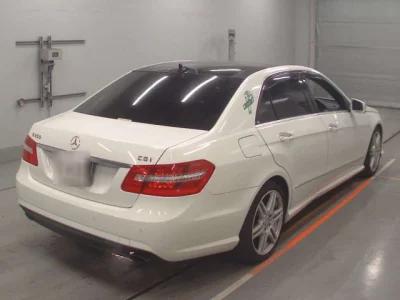 Mercedes-Benz E CLASS  с аукциона в Японии