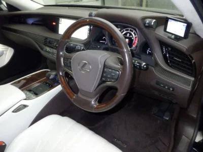 Lexus LS  с аукциона в Японии