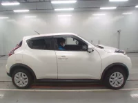 Nissan JUKE лот № 30211 оценка 4.5  с аукциона в Японии 2