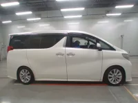 Toyota ALPHARD лот № 30219 оценка 3.5  с аукциона в Японии 2