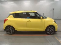 Suzuki SWIFT лот № 30224 оценка R  с аукциона в Японии 2