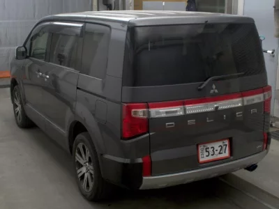 Mitsubishi DELICA D5