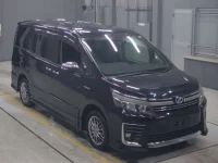 Toyota VOXY лот № 30157 оценка 3.5  с аукциона в Японии 4