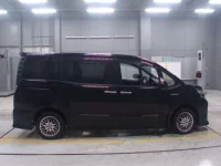 Toyota VOXY лот № 30157 оценка 3.5  с аукциона в Японии 2