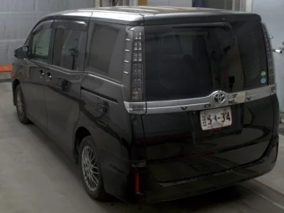 Toyota VOXY  с аукциона в Японии