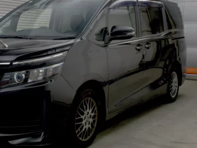 Toyota VOXY  с аукциона в Японии