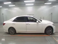 Toyota CROWN лот № 30232 оценка R  с аукциона в Японии 2