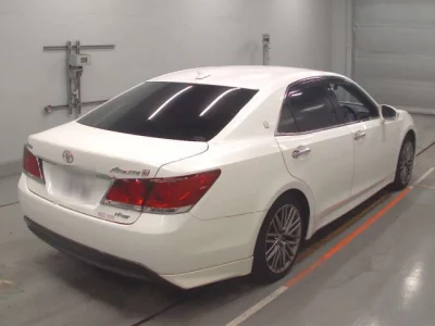 Toyota CROWN  с аукциона в Японии