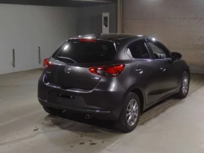 Mazda MAZDA2  с аукциона в Японии