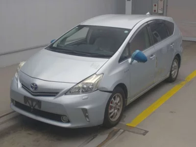Toyota PRIUS ALPHA  с аукциона в Японии