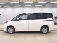 Toyota NOAH лот № 3207 оценка 3  с аукциона в Японии 3