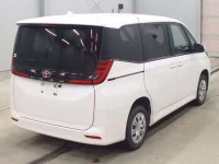 Toyota NOAH лот № 3207 оценка 3  с аукциона в Японии 1