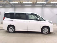 Toyota NOAH лот № 3207 оценка 3  с аукциона в Японии 2