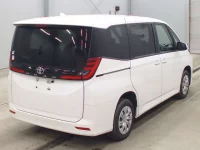 Toyota NOAH лот № 3209 оценка 3.5  с аукциона в Японии 1