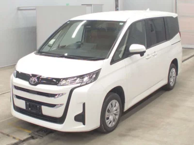 Toyota NOAH  с аукциона в Японии