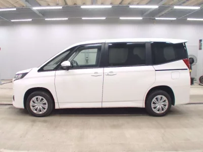 Toyota NOAH  с аукциона в Японии