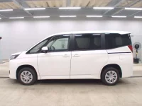 Toyota NOAH лот № 3210 оценка 3  с аукциона в Японии 3