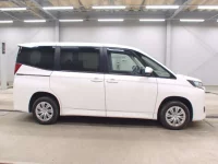 Toyota NOAH лот № 3210 оценка 3  с аукциона в Японии 2