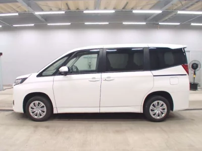 Toyota NOAH  с аукциона в Японии