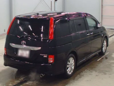 Toyota ISIS  с аукциона в Японии