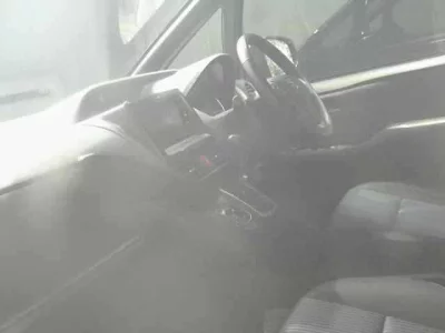 Toyota VOXY  с аукциона в Японии