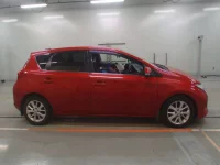 Toyota AURIS лот № 30258 оценка 4  с аукциона в Японии 2