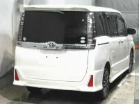 Toyota VOXY лот № 3020 оценка R  с аукциона в Японии 1