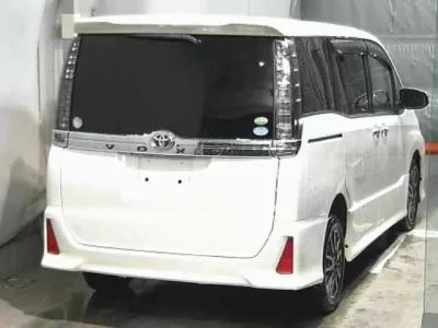 Toyota VOXY  с аукциона в Японии