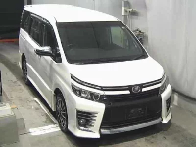 Toyota VOXY  с аукциона в Японии