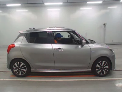 Suzuki SWIFT  с аукциона в Японии