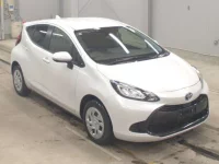 Toyota AQUA лот № 3234 оценка 3.5  с аукциона в Японии 4