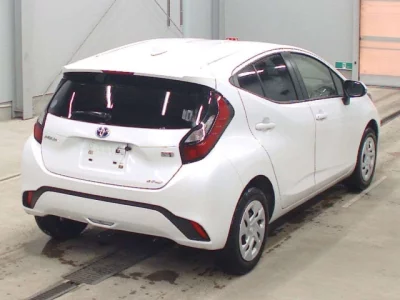 Toyota AQUA  с аукциона в Японии