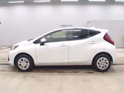 Toyota AQUA  с аукциона в Японии