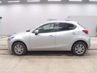Mazda MAZDA2  с аукциона в Японии