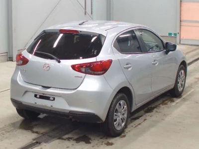 Mazda MAZDA2  с аукциона в Японии