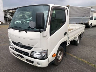 Toyota DYNA  с аукциона в Японии