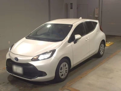 Toyota AQUA  с аукциона в Японии