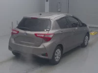 Toyota VITZ лот № 7103 оценка 3.5  с аукциона в Японии 1