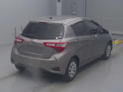 Toyota VITZ  с аукциона в Японии