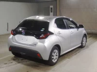 Toyota YARIS лот № 672 оценка RA  с аукциона в Японии 1