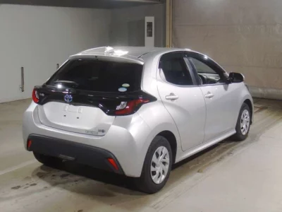 Toyota YARIS  с аукциона в Японии