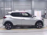 Nissan KICKS лот № 30211 оценка 3  с аукциона в Японии 2