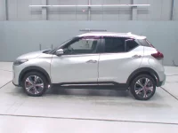 Nissan KICKS лот № 30211 оценка 3  с аукциона в Японии 3